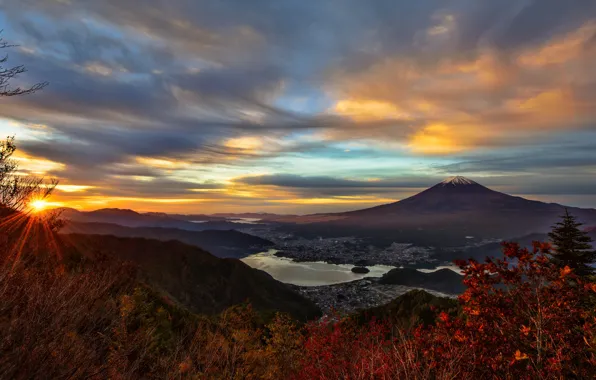 Картинка осень, небо, солнце, облака, лучи, пейзаж, горы, холмы, листва, склоны, гора, вулкан, Япония, Фудзи, водоем, …