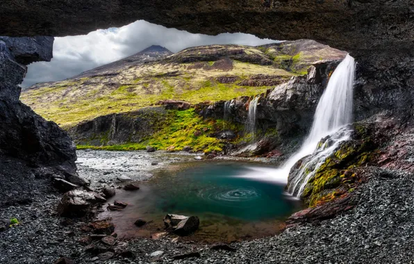 Картинка трава, горы, камни, скалы, водопад, мох, склон, арка, Iceland
