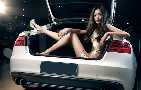Картинка взгляд, Audi, Девушки, азиатка, красивая девушка, белый авто, позирует в багажнике