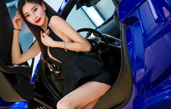 Картинка авто, взгляд, McLaren, Девушки, азиатка, красивая девушка, позирует на пороге машины