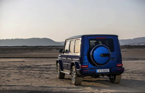 Картинка песок, синий, следы, Mercedes-Benz, внедорожник, 4x4, 2018, G-Class, G 500, V8