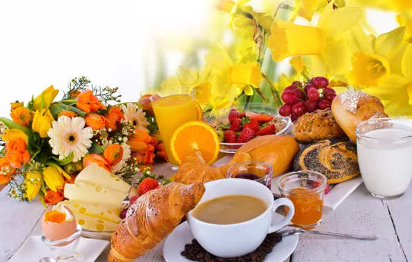 Картинка цветы, стол, яйцо, кофе, апельсин, букет, завтрак, сыр, молоко, клубника, ягода, сок, виноград, чашка, тюльпаны, …