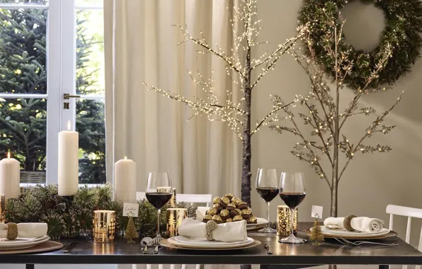 Картинка украшения, вино, свечи, Новый Год, Рождество, конфеты, гирлянды, праздничный стол
