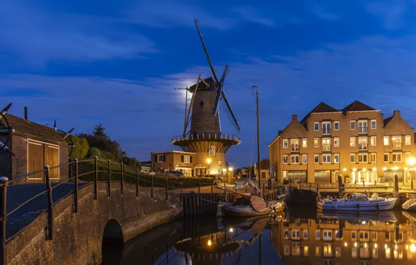 Картинка ночь, мост, город, здания, дома, лодки, освещение, мельница, Нидерланды, гавань, Виллемстад