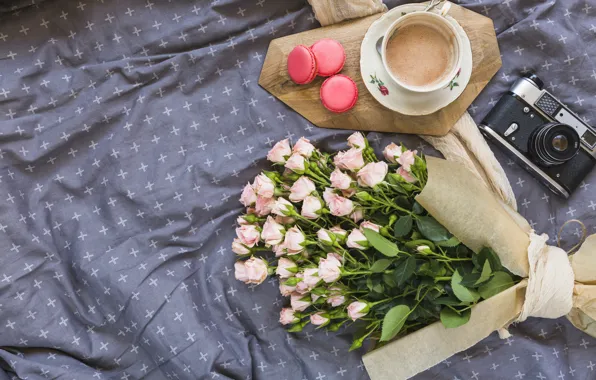 Картинка цветы, розы, букет, розовые, pink, flowers, beautiful, romantic, coffee cup, roses, macaron, чашка кофе, макаруны