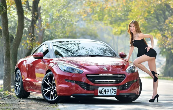 Картинка взгляд, улыбка, Девушки, Peugeot, азиатка, красивая девушка, красный авто, позирует над машиной