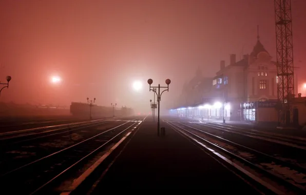 Картинка ночь, рельсы, вокзал, станция, огни фонарей