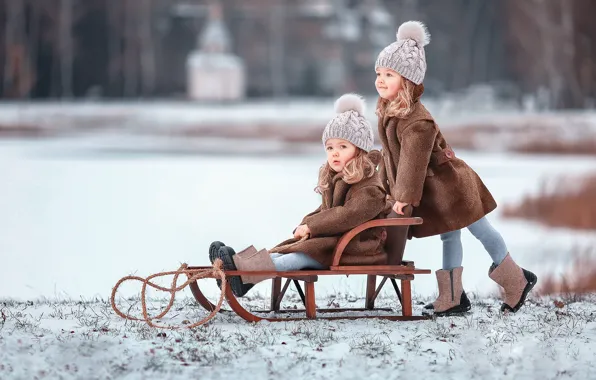 Картинка зима, снег, природа, дети, девочки, сестрёнки, санки, близнецы