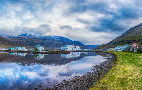 Картинка облака, горы, берег, дома, залив, Исландия