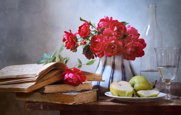 Картинка цветы, стол, бокал, книги, бутылка, розы, букет, красные, ваза, натюрморт, груши