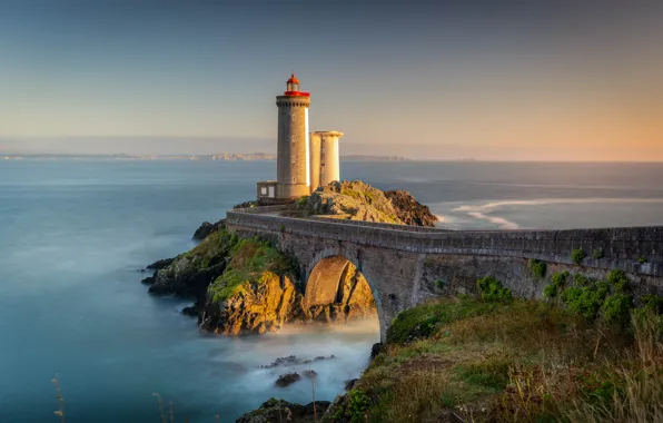 Картинка дорога, море, пейзаж, закат, мост, скала, камни, берег, Франция, маяк, Бретань, Phare du Petit Minou