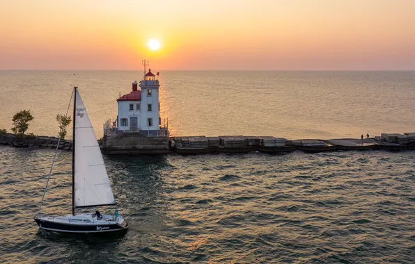 Картинка закат, озеро, маяк, яхта, Огайо, Ohio, Lake Erie, Fairport Harbor West Breakwater Lighthouse, Озеро Эри