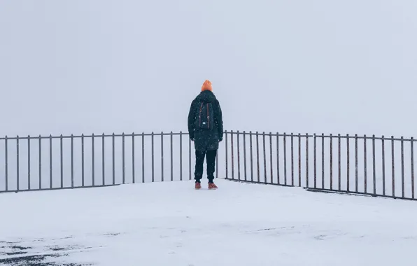Картинка зима, снег, забор, человек