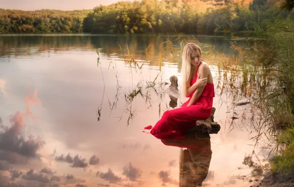 Картинка девушка, озеро, отражение, в красном, в воде, Jörgen Petersen