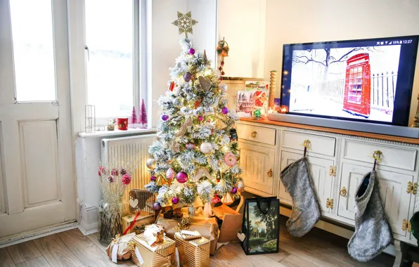 Картинка игрушки, елка, новый год, телевизор, подарки