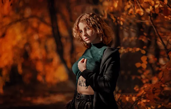 Картинка осень, девушка, природа, поза, татуировка, рыжая, Денис Лыткин