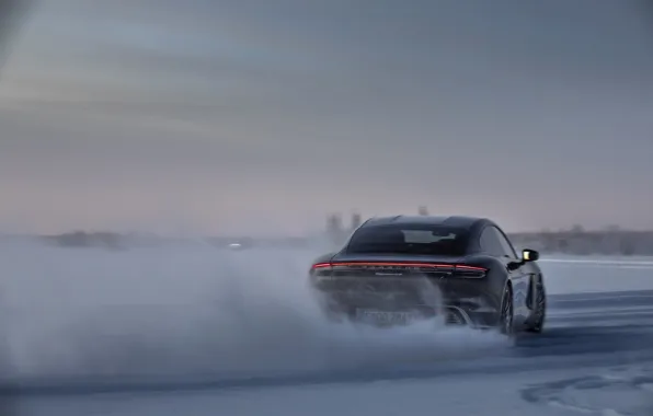 Картинка снег, чёрный, лёд, Porsche, сзади, трек, 2020, Taycan, Taycan 4S