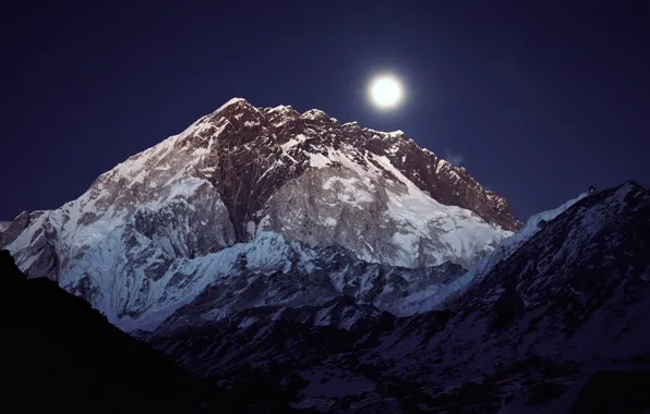 Картинка зима, небо, снег, горы, ночь, природа, скалы, луна, полнолуние, Эверест, Непал, Lobuche