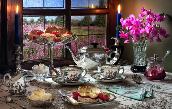 Картинка цветы, стиль, ягоды, свечи, чайник, окно, клубника, чашки, ваза, кружки, джем, булочки