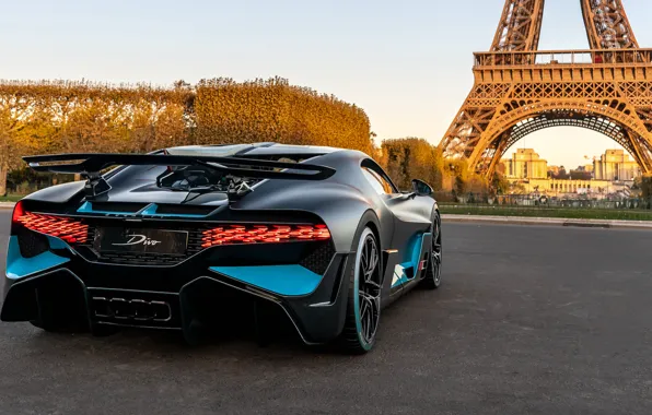 Картинка Париж, Bugatti, Эйфелева башня, суперкар, вид сзади, 2018, гиперкар, Divo