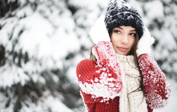 Картинка зима, взгляд, снег, шапка, Девушка, перчатки, Юлия Сказка
