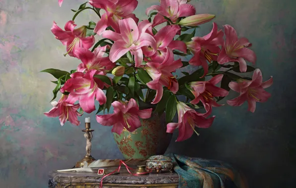 Картинка цветы, перо, лилии, свеча, букет, ткань, шкатулка, ваза, натюрморт, столик, Андрей Морозов
