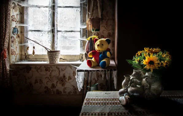 Картинка цветы, окно, мишка