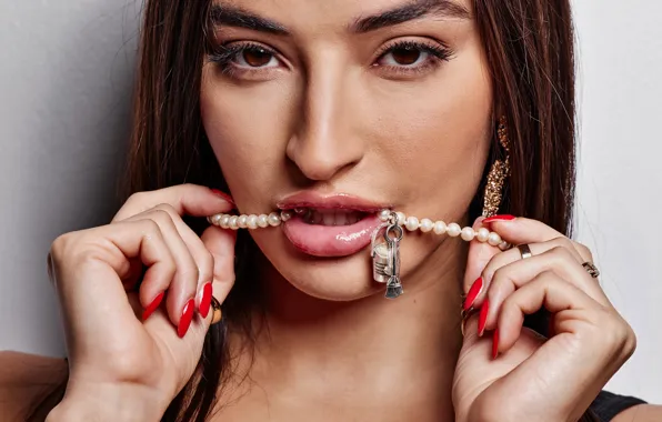Картинка woman, young, model, ring, brunette, nails, necklace, mouth, teeth, lipstick, Emily Willis