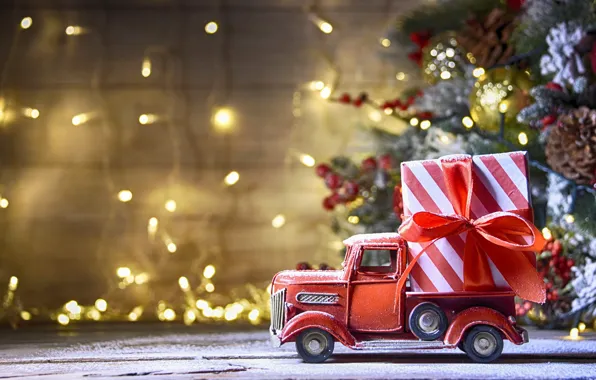 Картинка машина, шарики, снег, ветки, фон, стена, коробка, подарок, игрушка, доски, огоньки, Рождество, грузовик, Новый год, …
