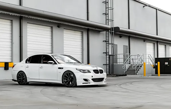 Картинка BMW, White, Sedan, V10, E60
