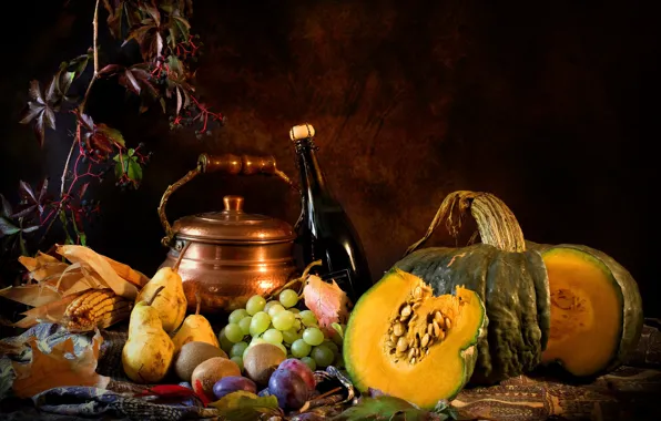 Картинка темный фон, вино, бутылка, еда, чайник, виноград, тыква, фрукты, натюрморт, груши, предметы, композиция
