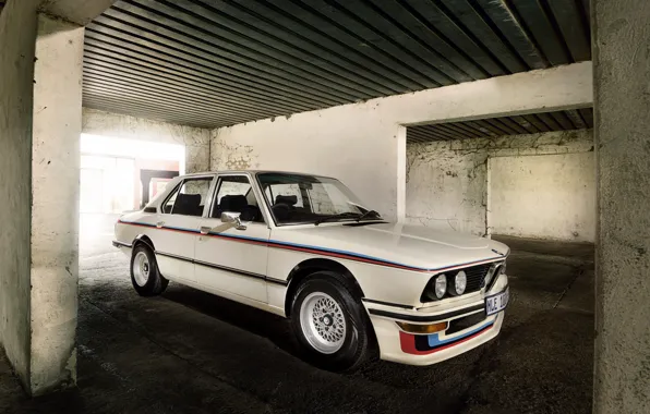 Картинка белый, BMW, седан, 1976, четырёхдверный, 5-series, E12, 530 MLE