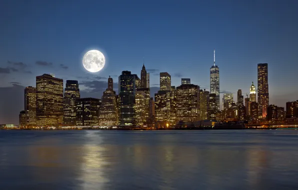 Картинка небо, ночь, огни, луна, побережье, здания, Нью-Йорк, небоскребы, залив, США, Манхэттен