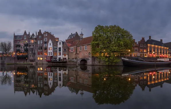 Картинка город, отражение, река, здания, дома, вечер, освещение, Нидерланды, Роттердам