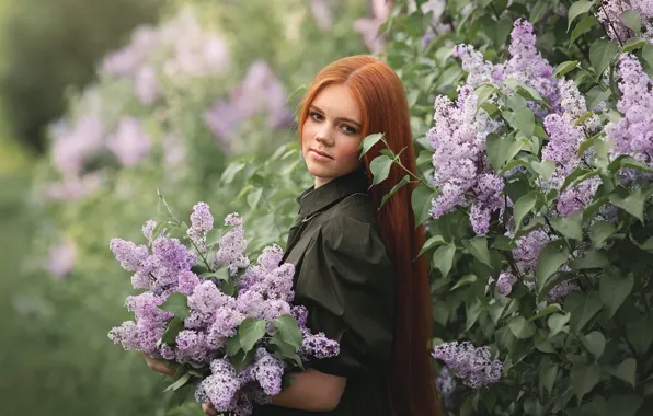 Картинка девушка, природа, куст, букет, веснушки, рыжая, сирень, Наталья Ветошкина