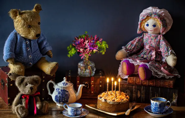 Картинка цветы, стиль, игрушки, книги, кукла, медведи, чаепитие, торт, натюрморт, медвежата, букетик, плюшевые мишки, сундучки