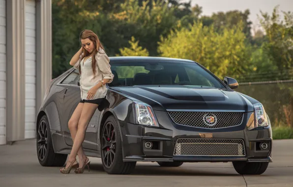Картинка авто, Девушки, красивая девушка, Cadillac CTS-V, позирует над машиной, LindaTom