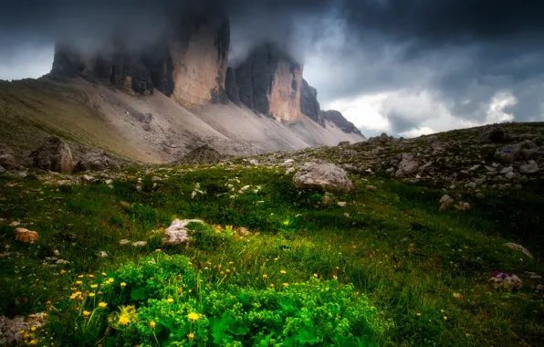 Картинка трава, пейзаж, горы, тучи, природа, камни, Италия, Доломиты