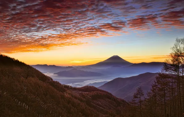 Картинка осень, лес, небо, облака, пейзаж, горы, туман, холмы, гора, вулкан, Япония, Фудзи, Фудзияма, остров Хонсю