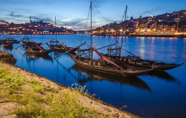 Картинка город, река, дома, лодки, вечер, освещение, Португалия, гавань, Порту, Дуэро