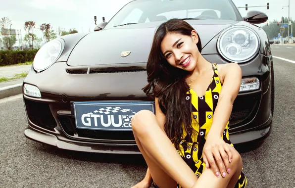 Картинка авто, взгляд, улыбка, Девушки, Porsche, азиатка, красивая девушка