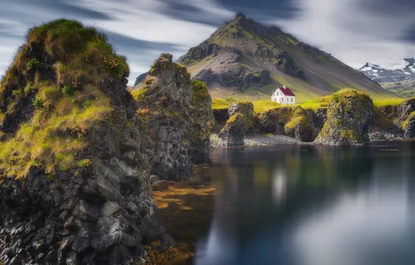 Картинка море, вода, пейзаж, горы, природа, дом, камни, скалы, Исландия