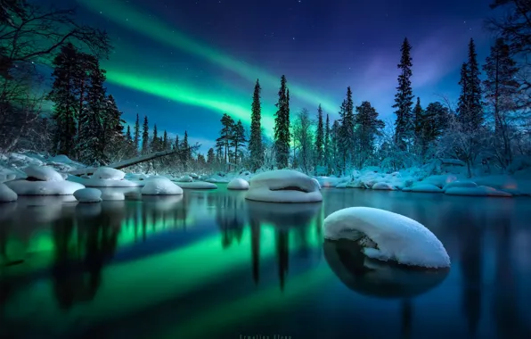 Картинка зима, лес, снег, пейзаж, ночь, природа, река, северное сияние, сугробы, Елена Ермолина