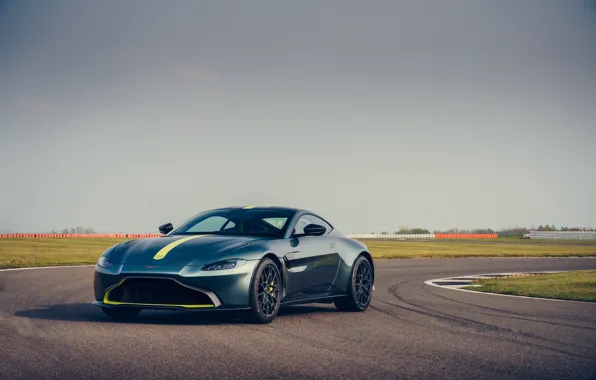 Картинка Aston Martin, Vantage, спорткар, гоночный трек, AMR