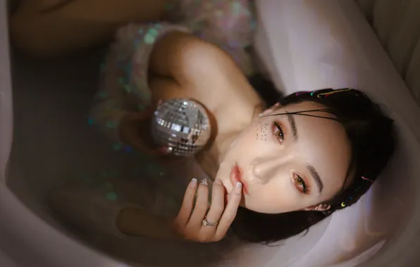 Картинка вода, девушка, лицо, шар, макияж, ванна, азиатка