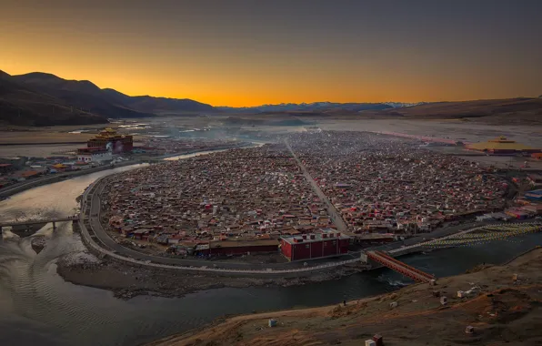 Картинка город, река, дома, Тибет