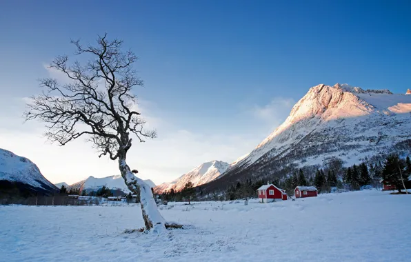 Картинка снег, горы, Норвегия, домики, Møre og Romsdal