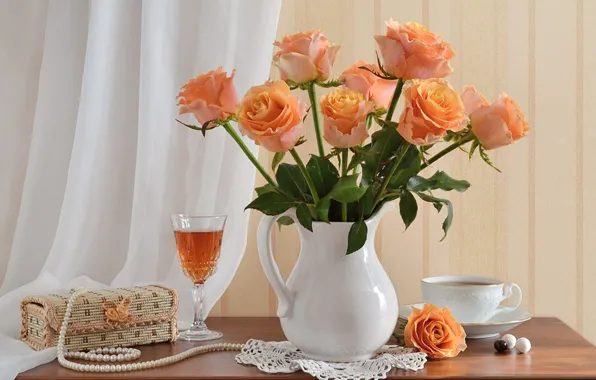 Картинка бокал, шкатулка, ваза, glass, занавеска, vase, букет роз, curtain, casket, bouquet of roses, жемчужные бусы, …
