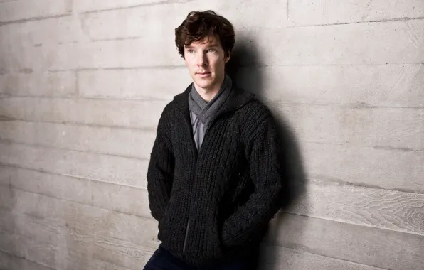 Картинка взгляд, стена, мужчина, кофта, Benedict Cumberbatch