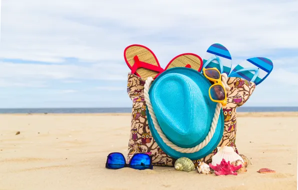 Картинка песок, море, берег, шляпа, очки, сумка